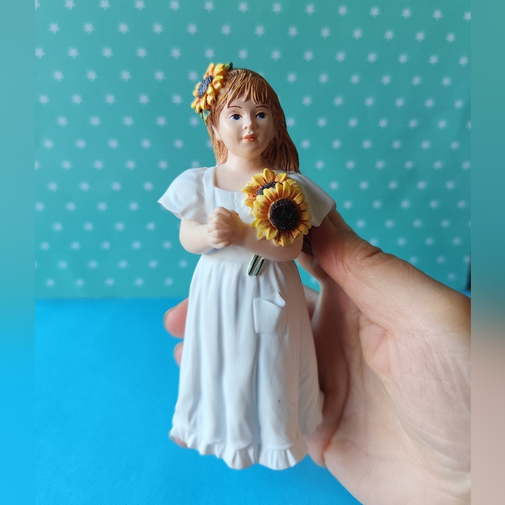 3/$20💗2012 Sandra Kuck Fall figurine (missing wings)